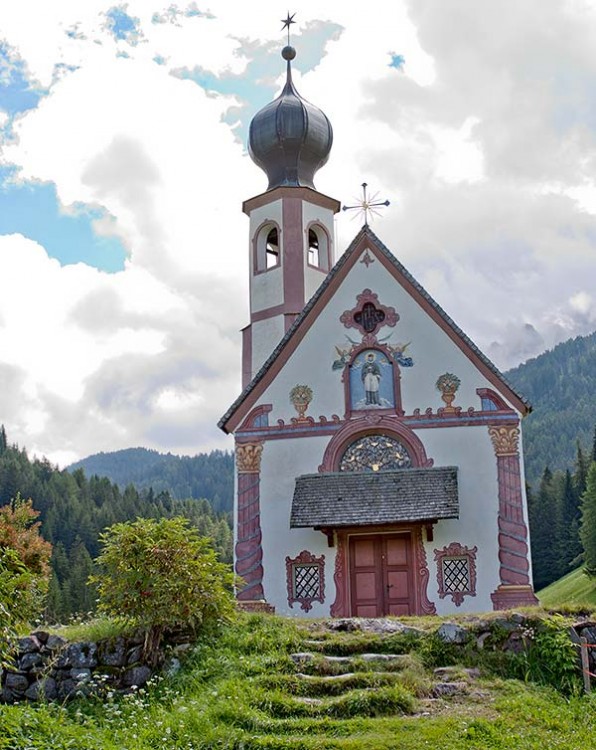 A Tiny Church in the Magnificent Dolomite Mountains (with Photos)